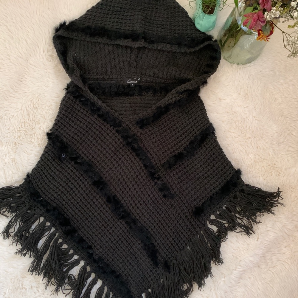 *SOLD* Hooded Knit Poncho 👻